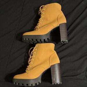 Women's Lace-Up Chunky Heel Ankle Boots - Mustard Yellow